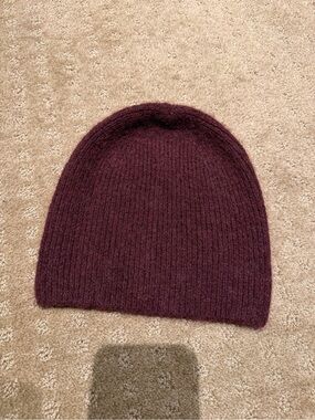 ZARA - RIBBED KNIT BEANIE HAT - Burgundy